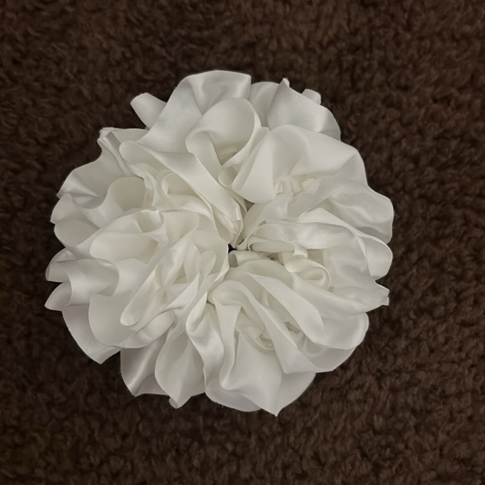 J crew x Maryam Nassir Zadeh White Scrunchie